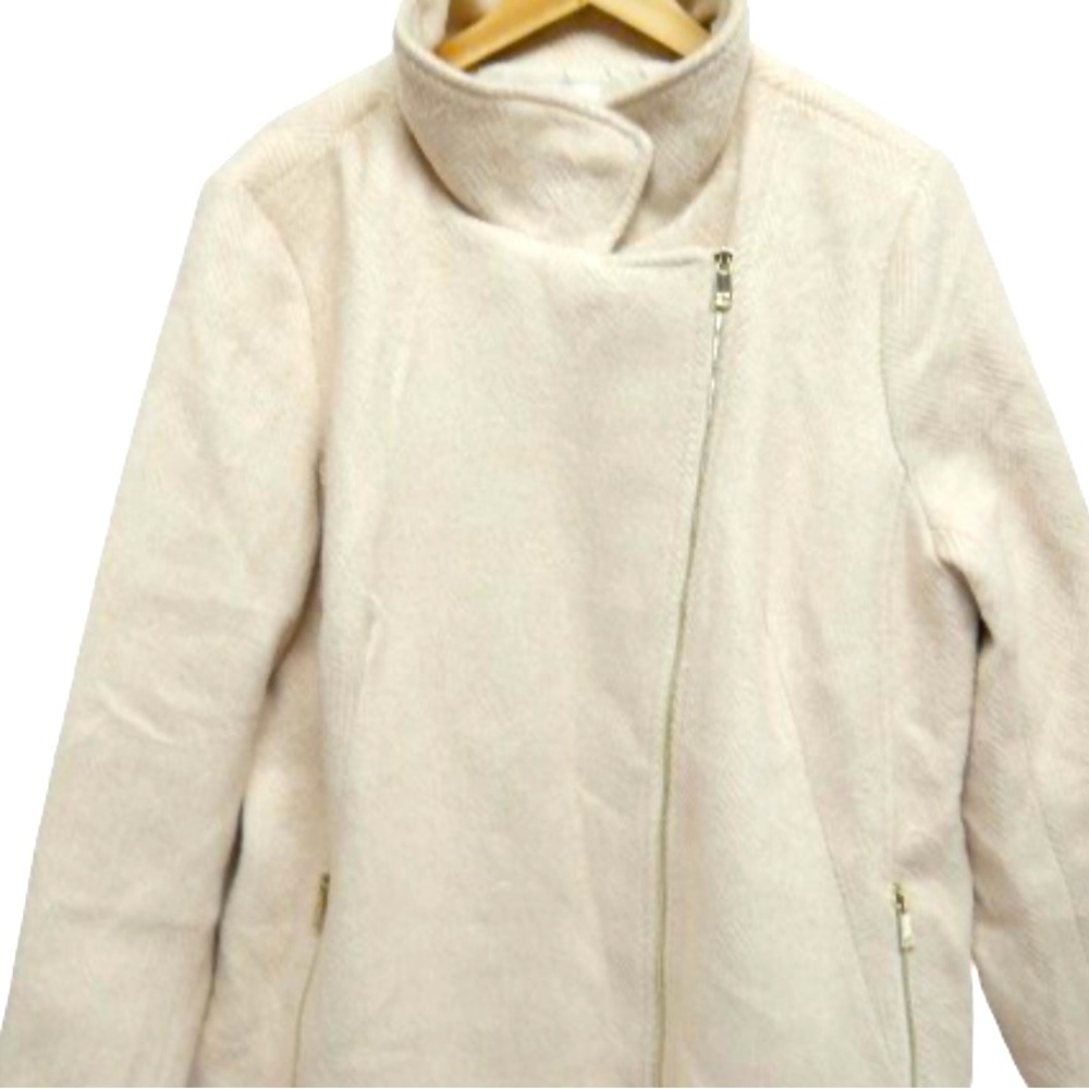 Loft Plus Coats Women's
Loft Plus 
Coats
Women's
Size: 18
Condition New W/Tag